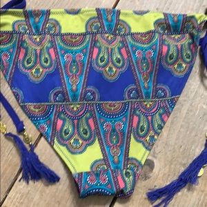 H&M sz 12 paisley bikini bottoms with gold hdwe